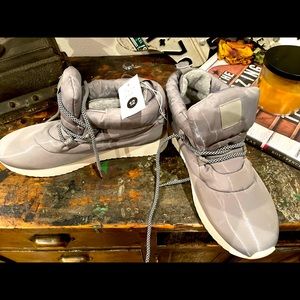 Snow/waterproof tennis shoes.